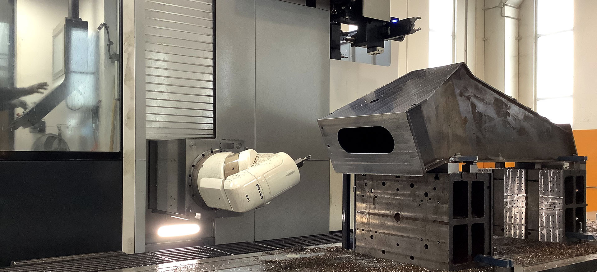 vista semifrontale della Fenix correa con corsa da10mt